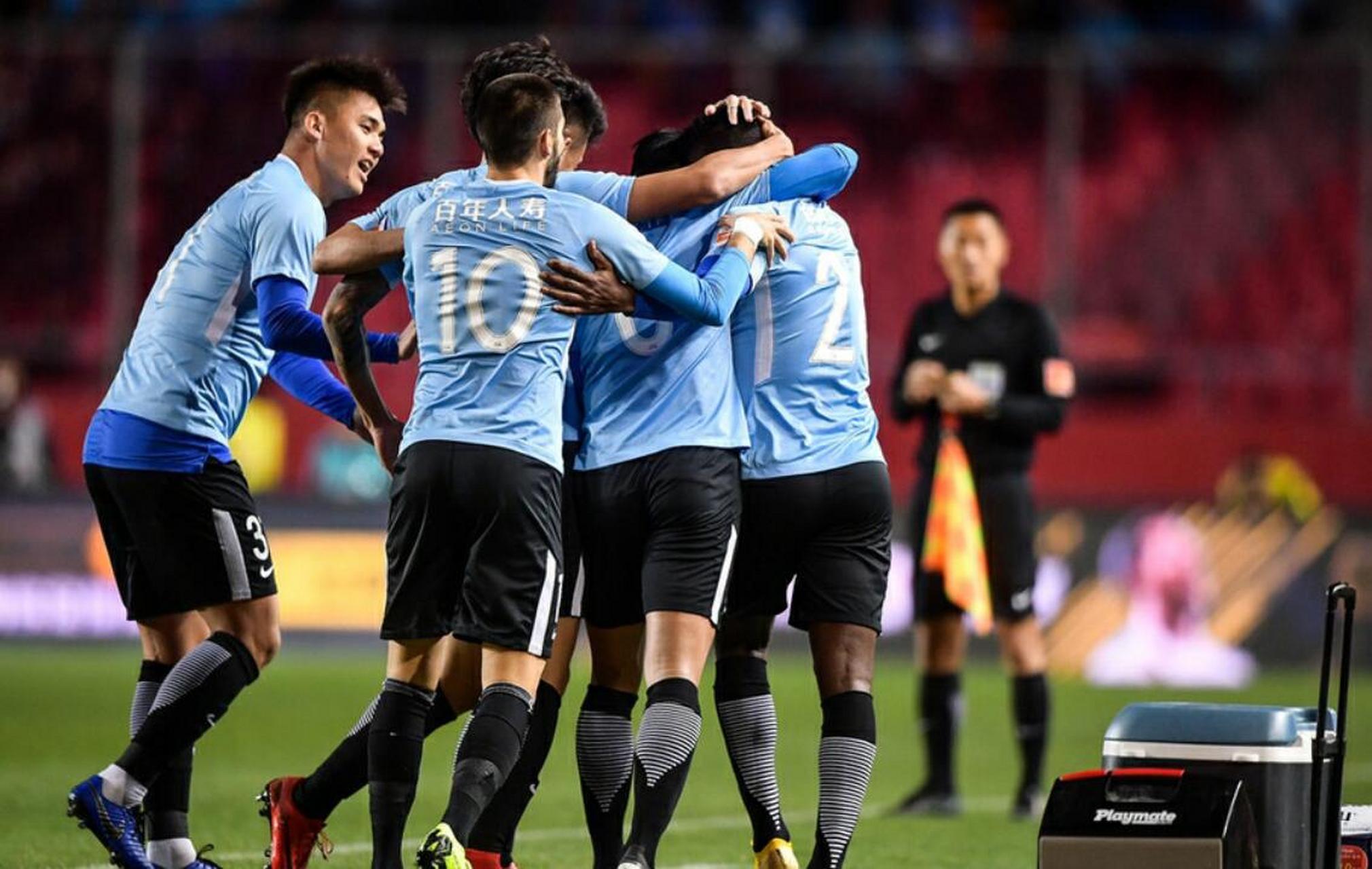 九游娱乐赞助不莱梅-大连一方备战亚冠比赛，球员训练积极投入