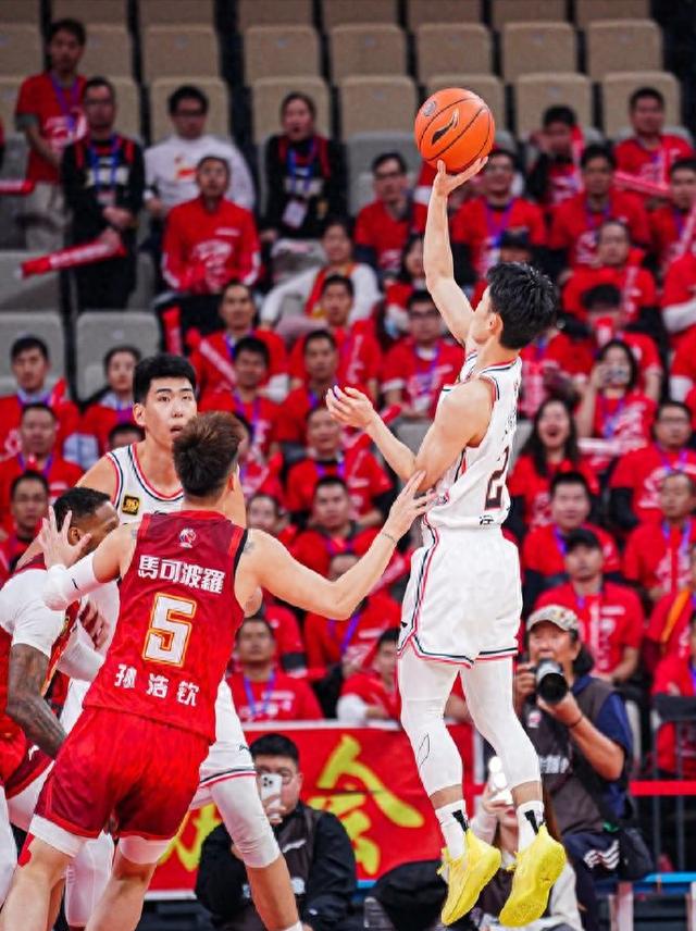 九游娱乐官方平台-全运会篮球比赛中华队精湛表现，赢得掌声连连